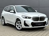 BMW iX1 30 xDrive M Sport*Pano*DriveAssPro*360°*AHK* - BMW iX1 mit Schiebedach