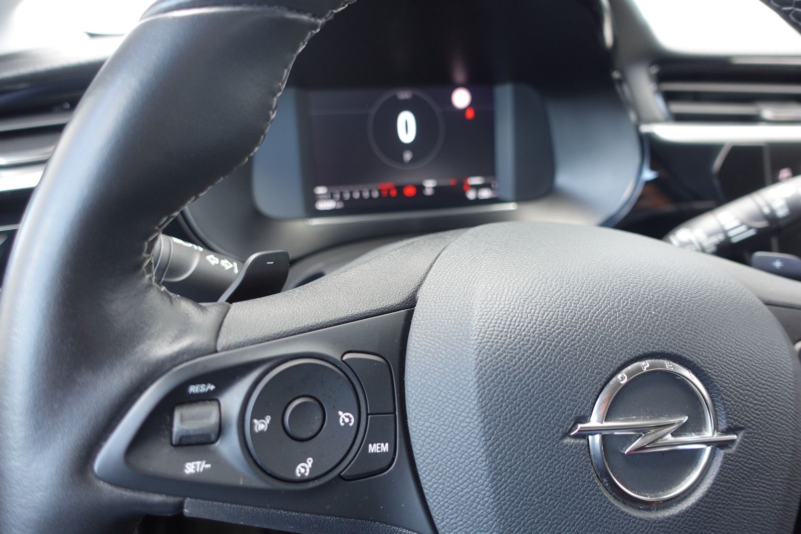 Fahrzeugabbildung Opel Corsa 1.2T Elegance Automatik Navi,Kamera,PDC,SH