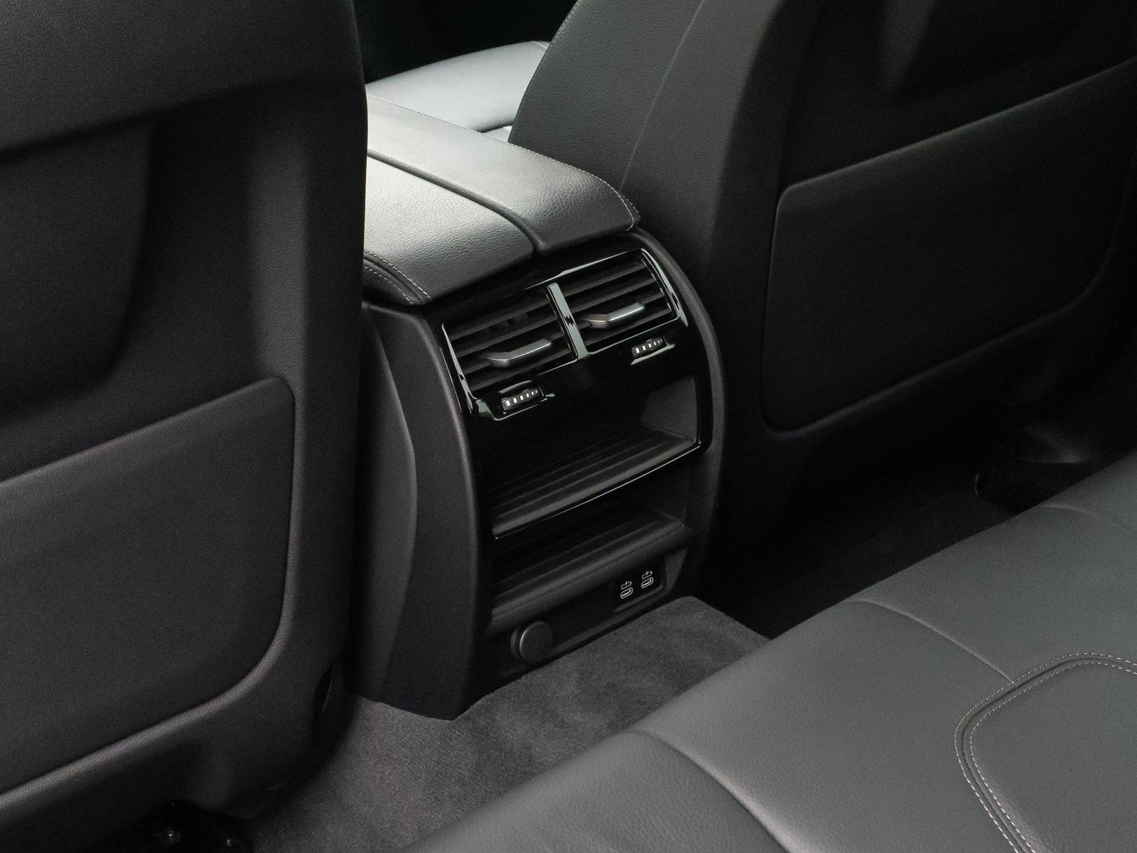 Fahrzeugabbildung BMW 520d xD Kamera HUD DAB H/K Fernlichtassist Alarm