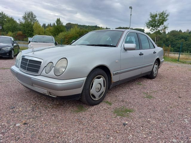 Mercedes-Benz E 230 CLASSIC *Klimaanlage* 99 Tkm*