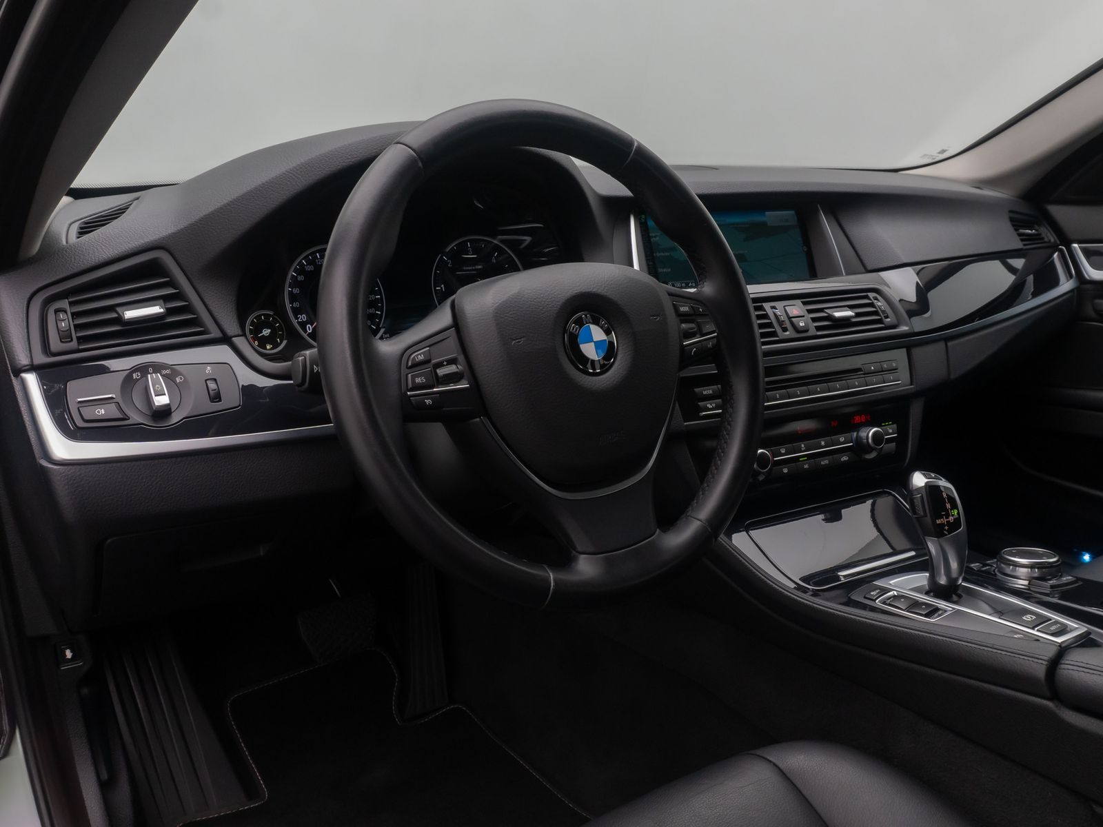 Fahrzeugabbildung BMW 530d NaviProf GeschwindigReg PDC Bi-Xenon Leder