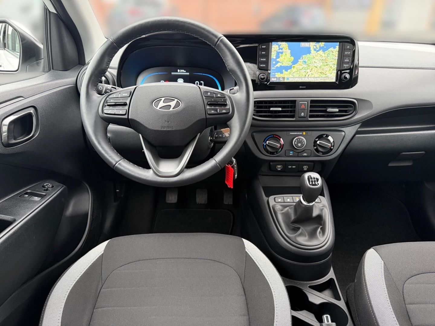 Fahrzeugabbildung Hyundai i10 FL 1.0 MT 2WD Trend Klima Parksensoren