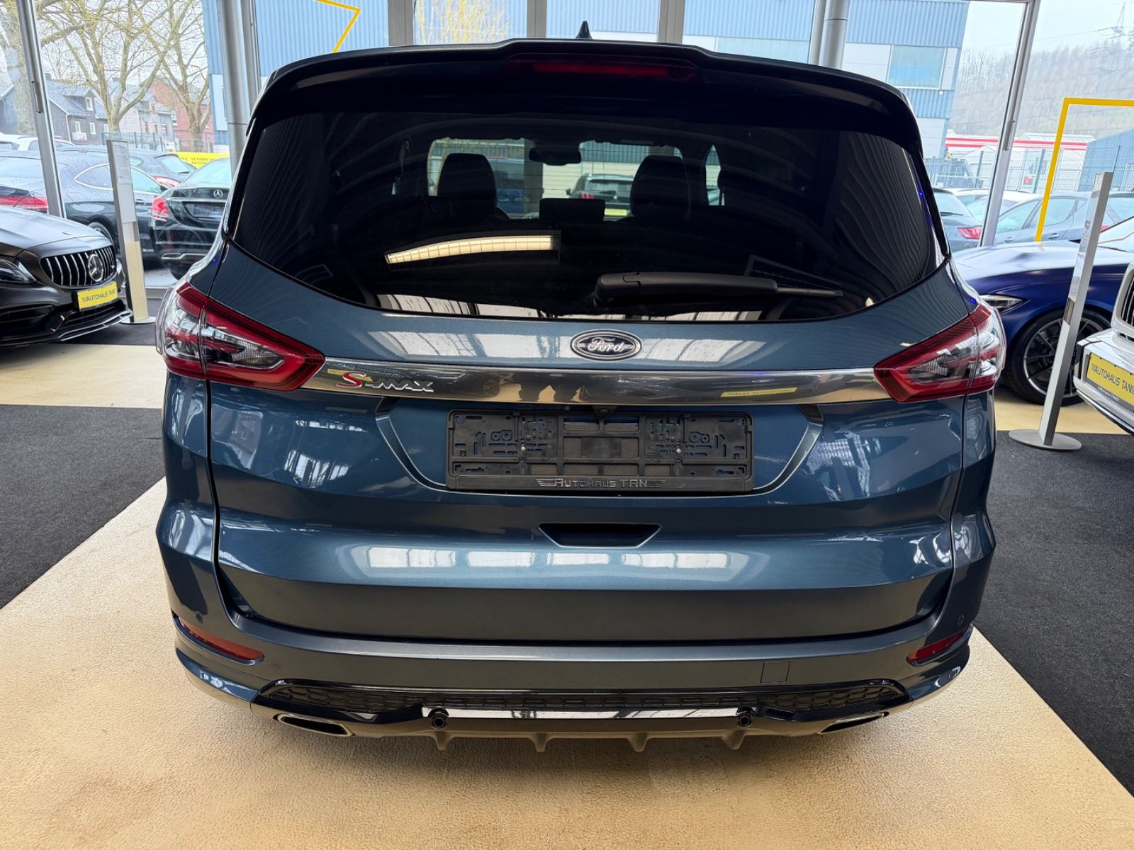 Fahrzeugabbildung Ford S-Max ST-Line *Pano* 7 Sitzer