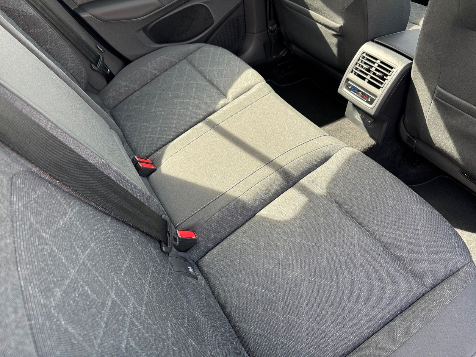 Fahrzeugabbildung Volkswagen Golf VIII Variant Life 1.0 eTSI