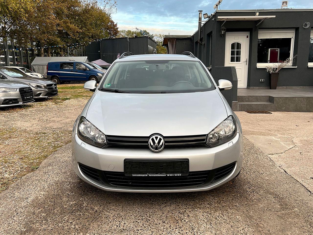 Volkswagen Golf 2011 — rear view