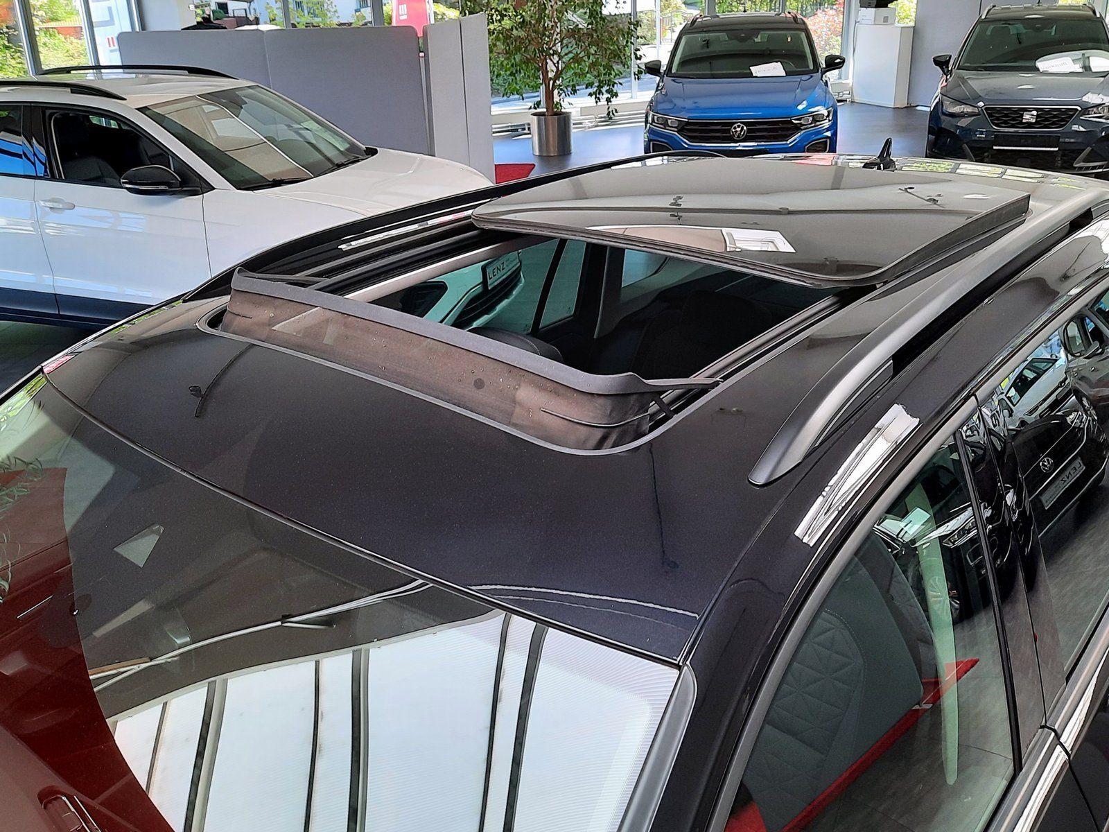Fahrzeugabbildung Volkswagen Tiguan Life TDI DSG 4M *Pano*AHK*Navi*Cam*LED*