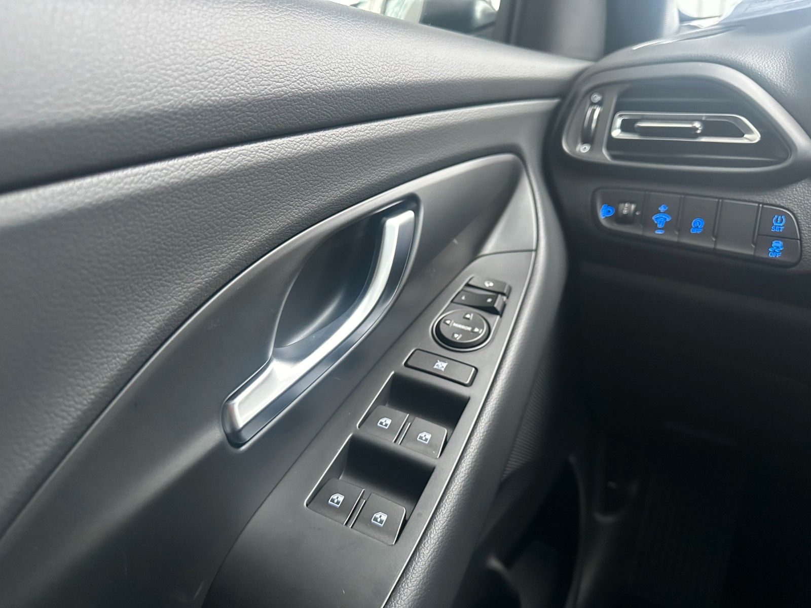 Fahrzeugabbildung Hyundai i30 Kombi Advantage Plus 1.0l DCT Navi/Toterw.!