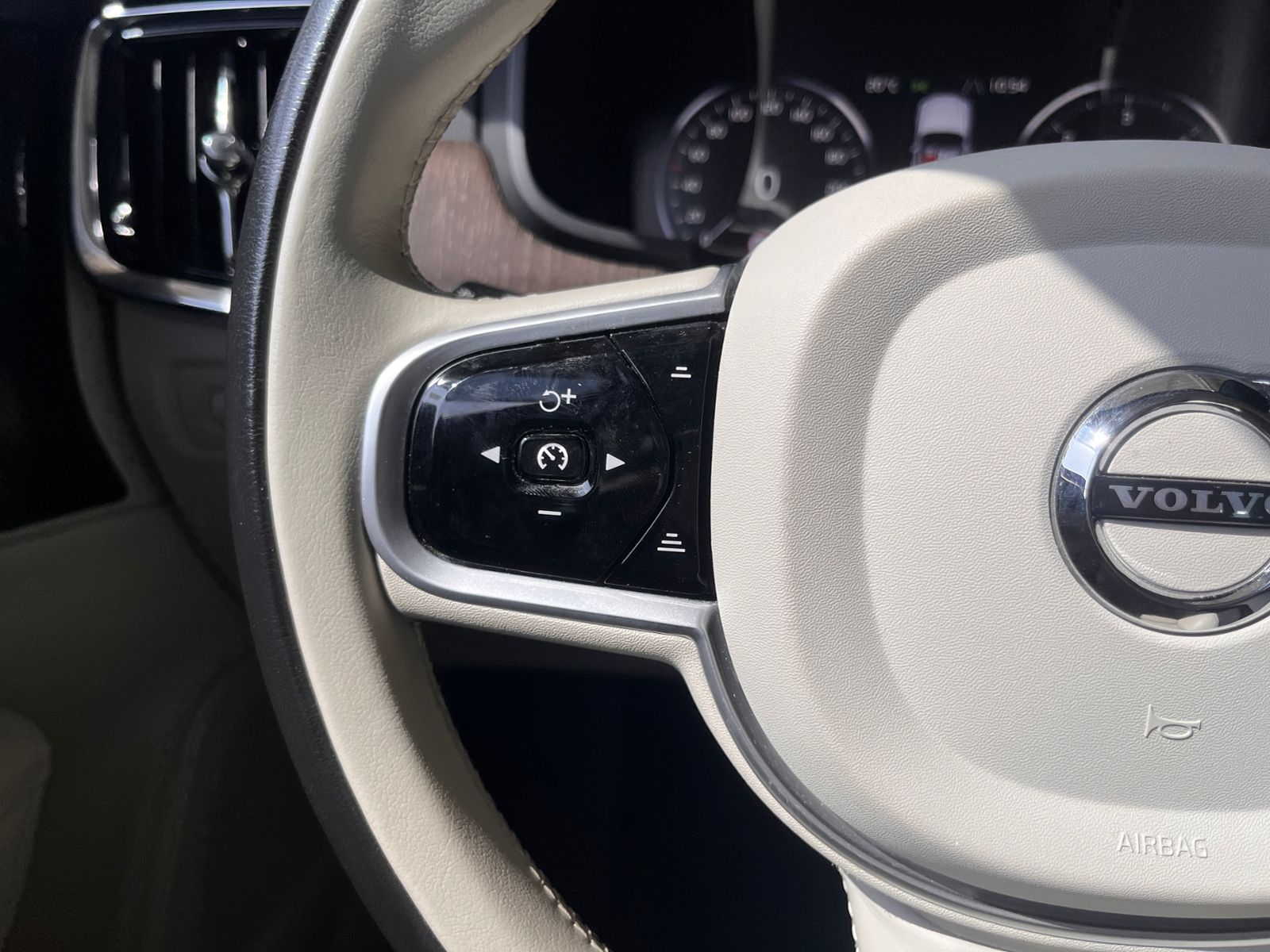 Fahrzeugabbildung Volvo V90 Kombi Inscription LED NAVI LEDER AHK