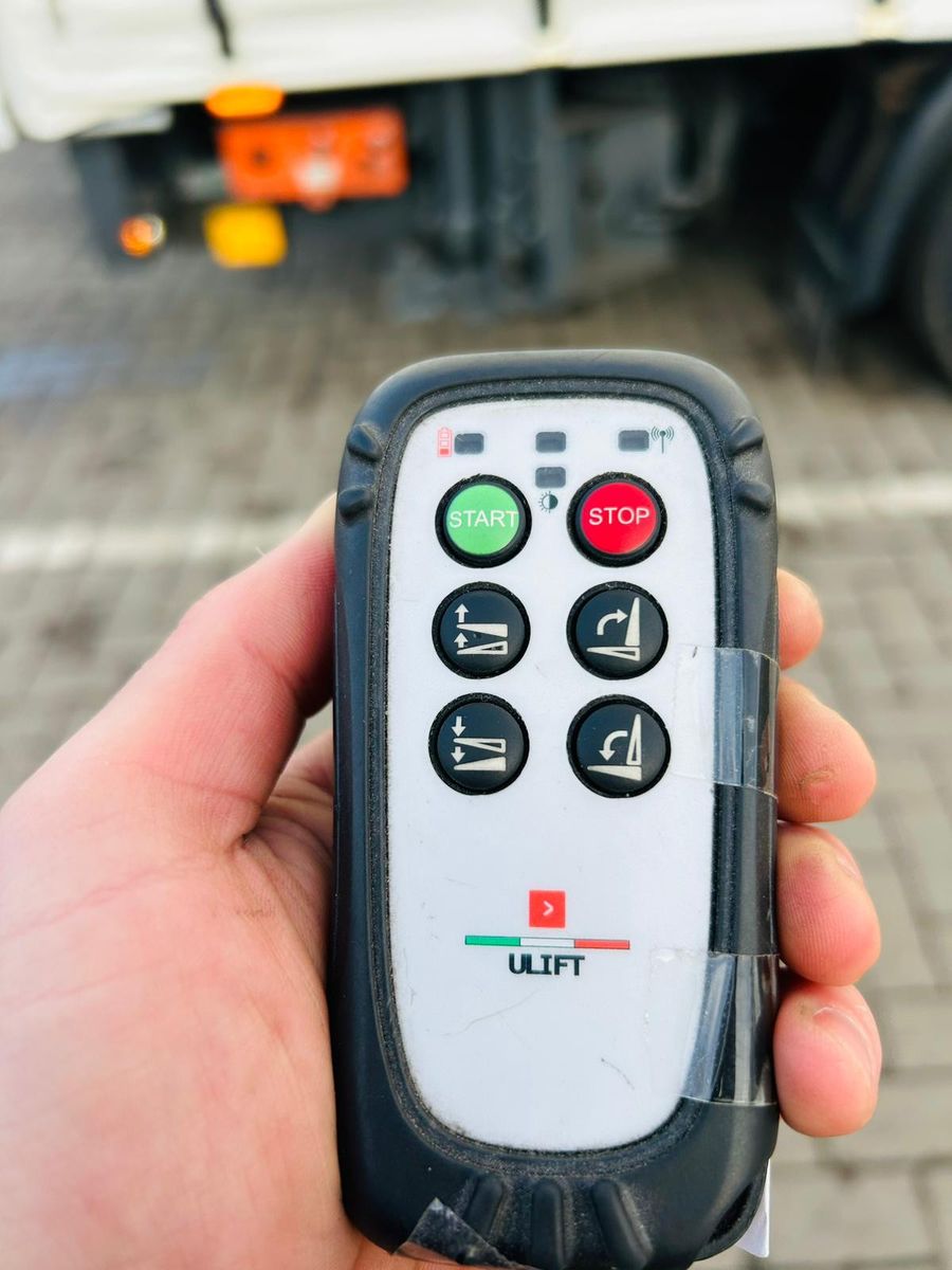 Fahrzeugabbildung Andere Mega Gabelstaplertransporter Ladebordwand9t