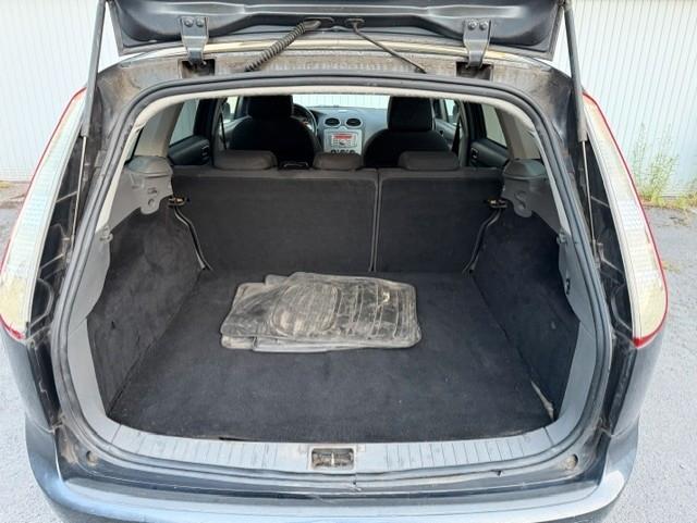 Ford Focus 2009 — photo 14