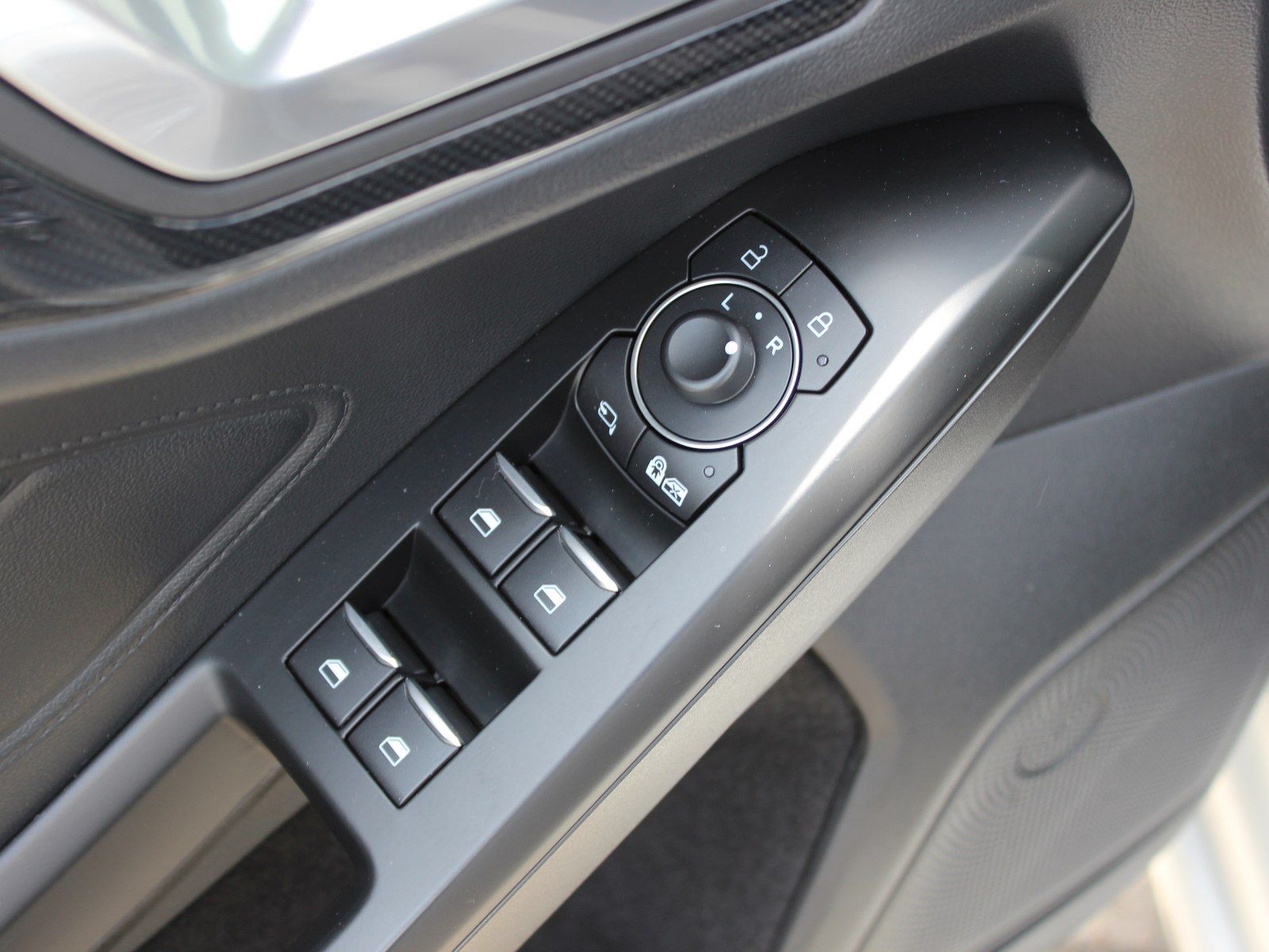 Fahrzeugabbildung Ford Focus ST-Line X 1,0 EcoBoost Mild Hybrid