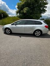 Opel Astra J 1.3 CDTI Sports Tourer Editio... - Opel Astra mit Diesel-Antrieb: Kombi, Klimaanlage, 1.3