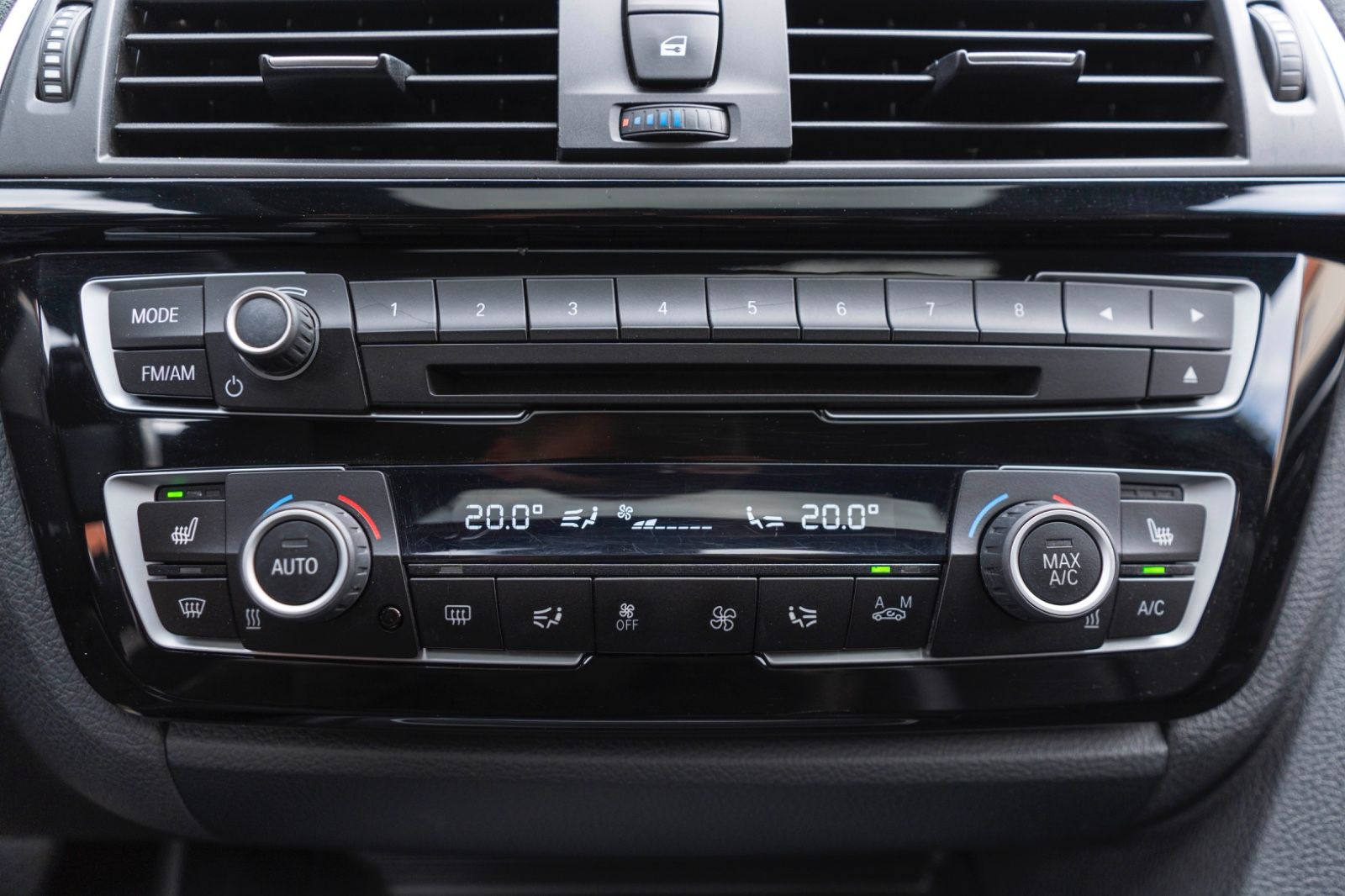 Fahrzeugabbildung BMW 340i M-Performance H&K TOTW LED CARPLAY KAM PDC