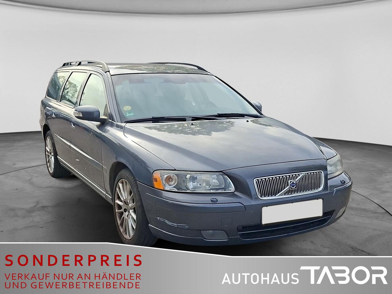 Volvo V70 2006 — rear view
