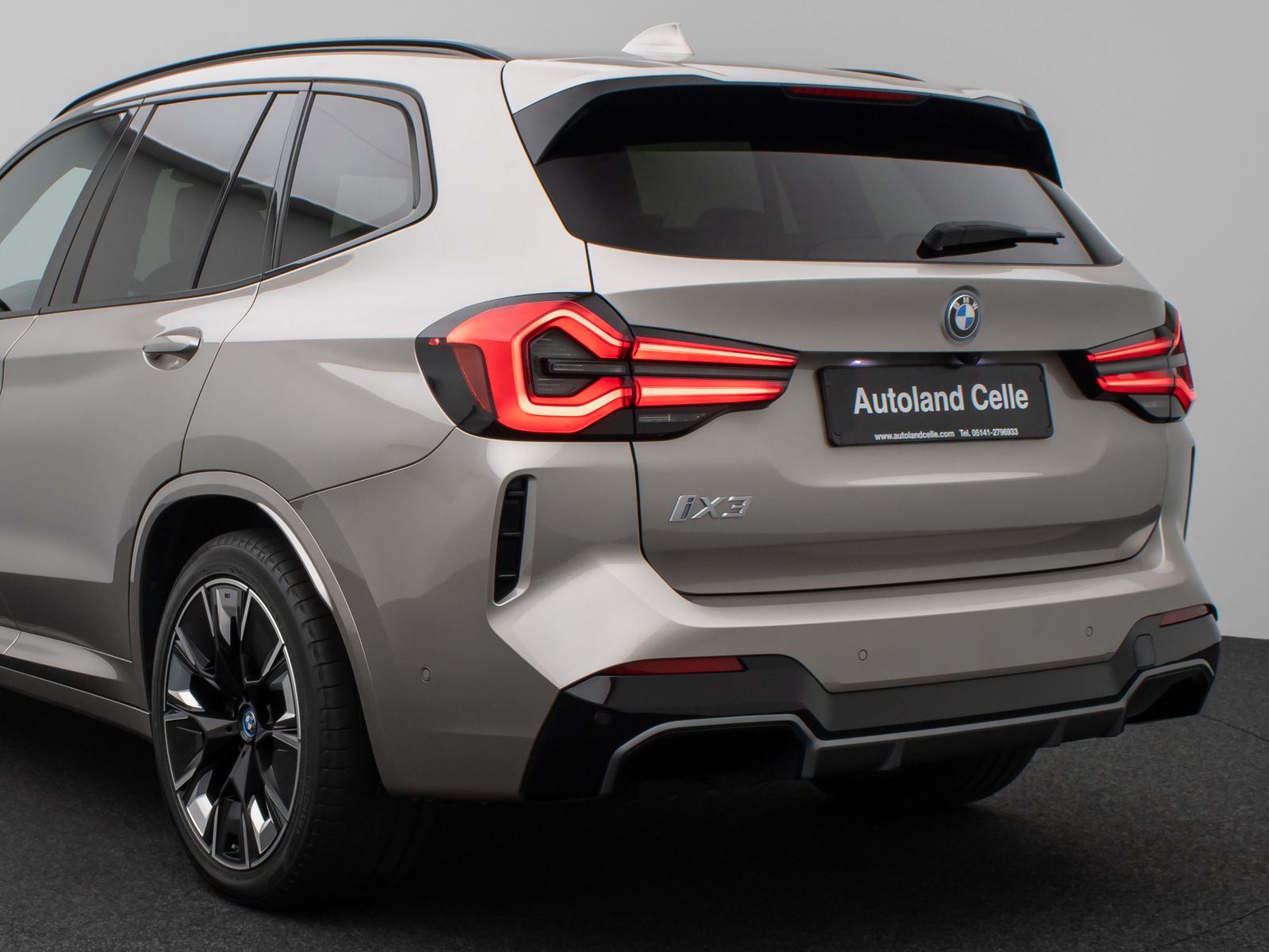 Fahrzeugabbildung BMW iX3 Impressive M Sport Panorama Laser HUD H/K