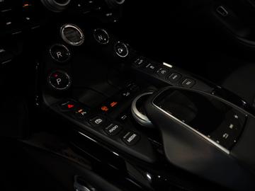 2021 Aston Martin V8 VANTAGE 缩略图 20
