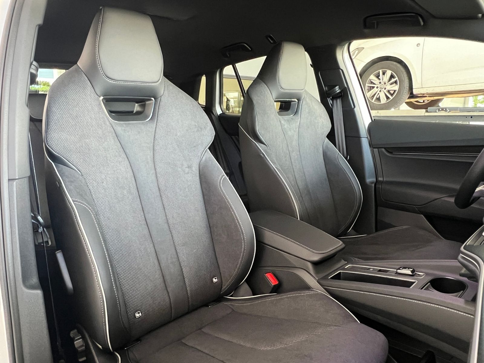 Fahrzeugabbildung SKODA Elroq 60 Sportline *AHK, Matrix-LED, Kamera*