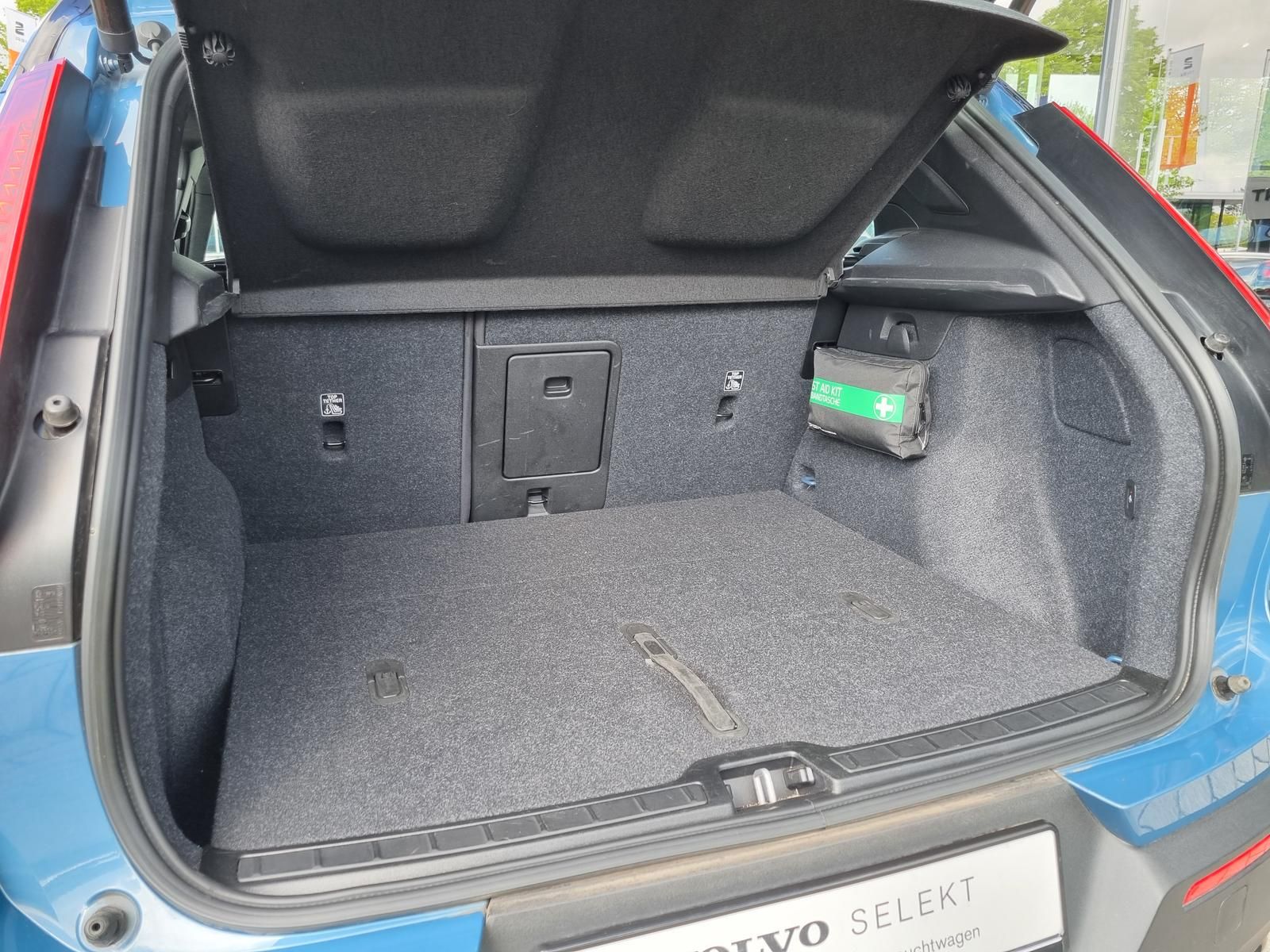 Fahrzeugabbildung Volvo XC40 Plus Recharge Pure Electric 2WD