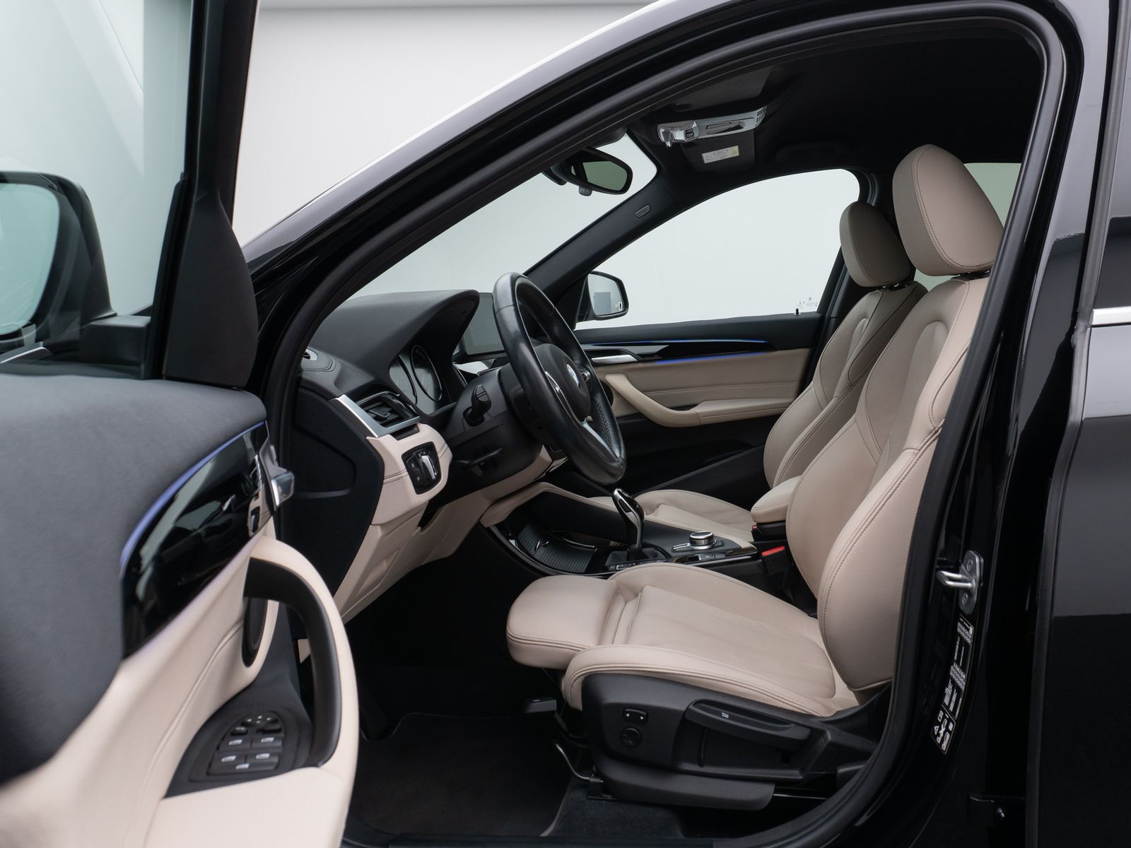 Fahrzeugabbildung BMW X1 xD20i xLine Kamera HUD DAB HiFi Komfort Sport