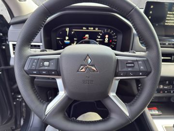 Mitsubishi Outlander Plug-In Hybrid TOP 2.4 AHK+360+HUD+AWR