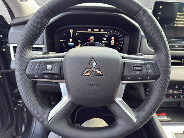 Mitsubishi Outlander Plug-In Hybrid TOP 2.4 AHK+360+HUD+AWR