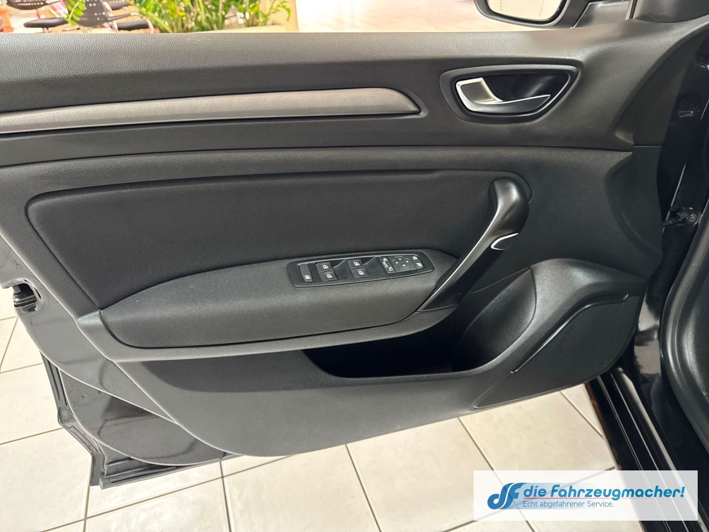 Fahrzeugabbildung Renault Megane IV Grandtour Business Edition 1.3 TCe 140
