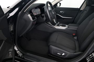 BMW 320d xDrive Touring DriveAssist RFK AHK 1.Hand