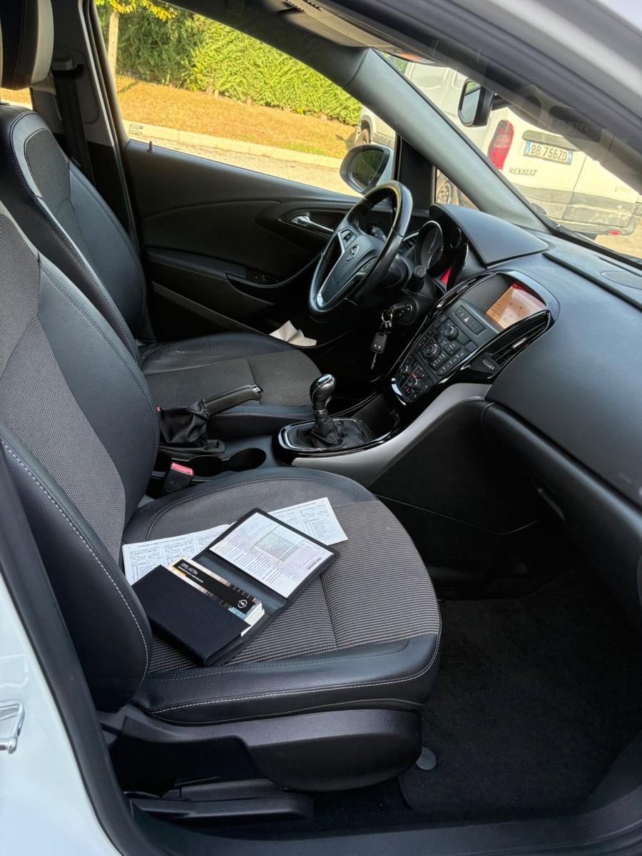 Opel Astra 2015 — photo 15