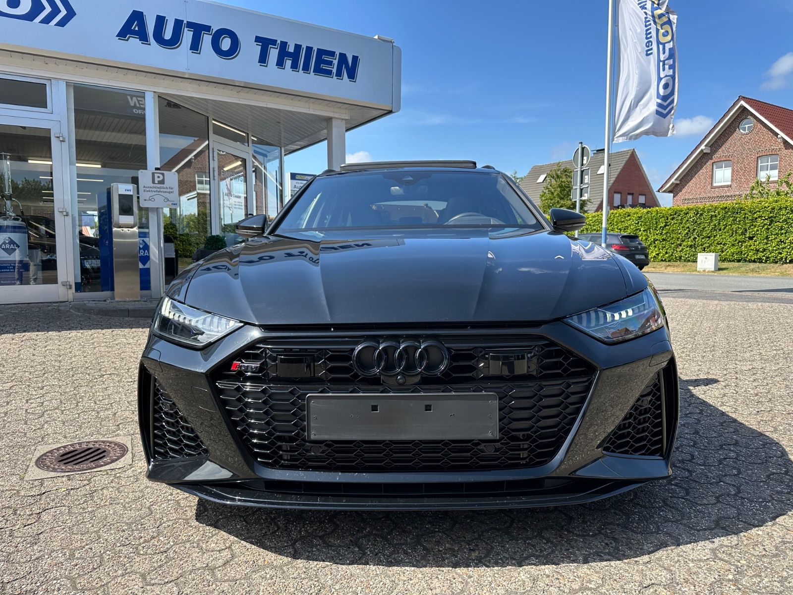 Fahrzeugabbildung Audi RS6  Avant 4.0 TFSI quattro Pano/AHK/STHZ/8-fach