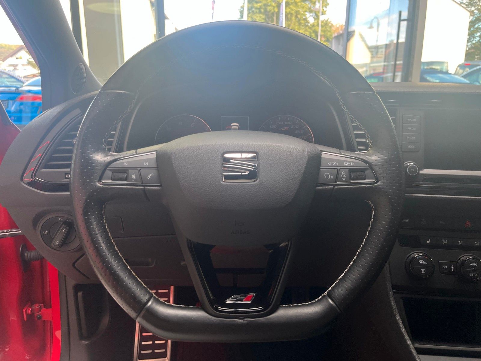 Fahrzeugabbildung SEAT Leon Cupra 280*8xbereift*PDC*NAVI*Winter*Sound*