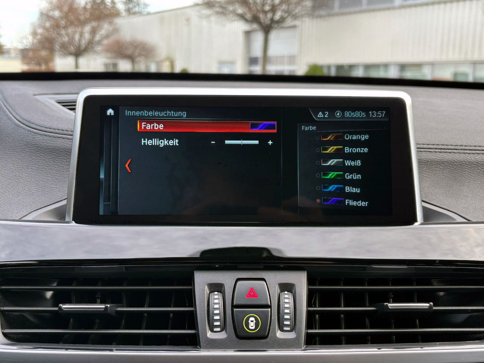 Fahrzeugabbildung BMW X1 sDrive 20i Sport-Line LED SHZ PDC KAM TEMP BT