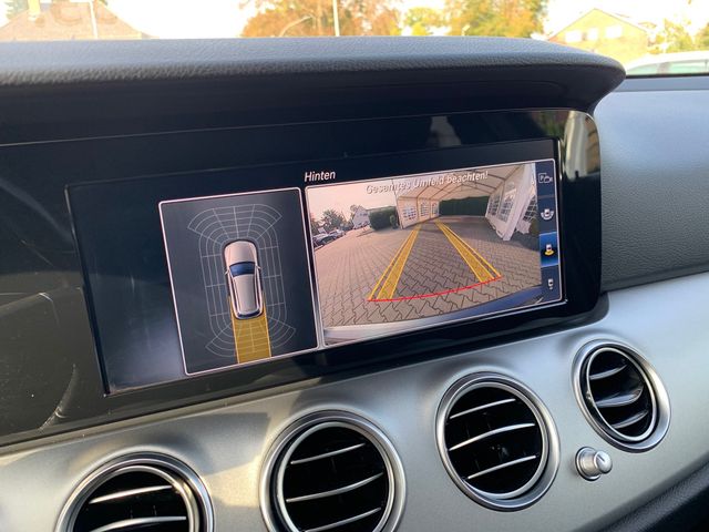 Fahrzeugabbildung Mercedes-Benz E 220  Td Multibeam+Comand+Distronic+Standh.+AHK
