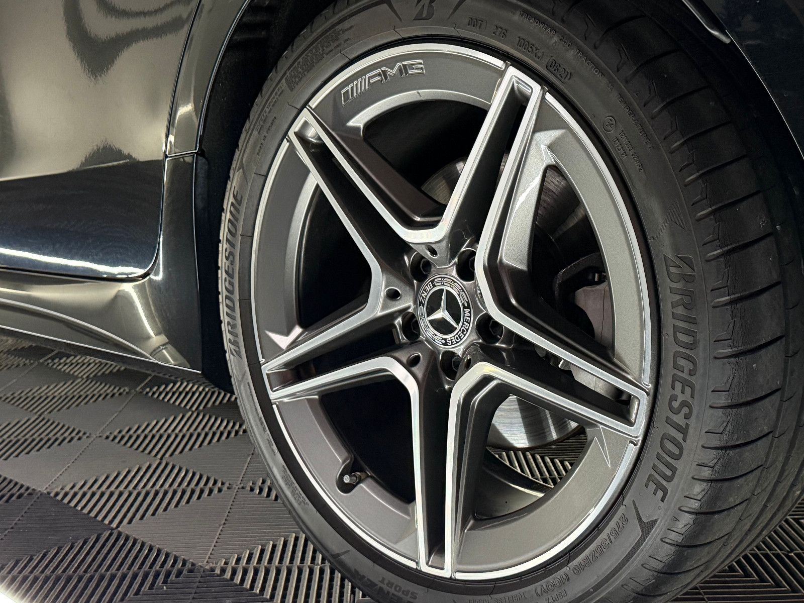 Fahrzeugabbildung Mercedes-Benz CLS 350 d 4Matic AMG-LINE/HuD/eGSD/DISTRONIC+