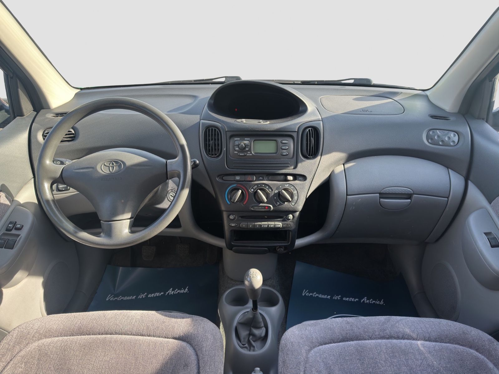 Fahrzeugabbildung Toyota Yaris Verso 1.3 linea Servo/Dachreling/TÜV NEU