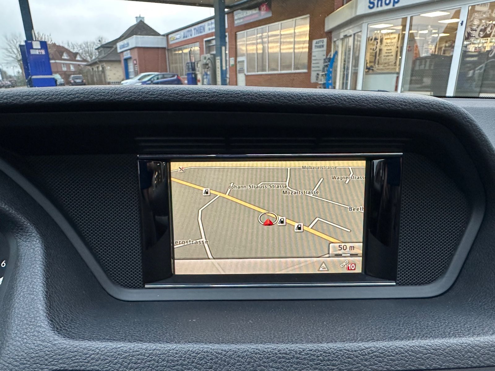 Fahrzeugabbildung Mercedes-Benz E 220 CDI Cabrio AMG BiXenon/AirScarf/Navi/Leder