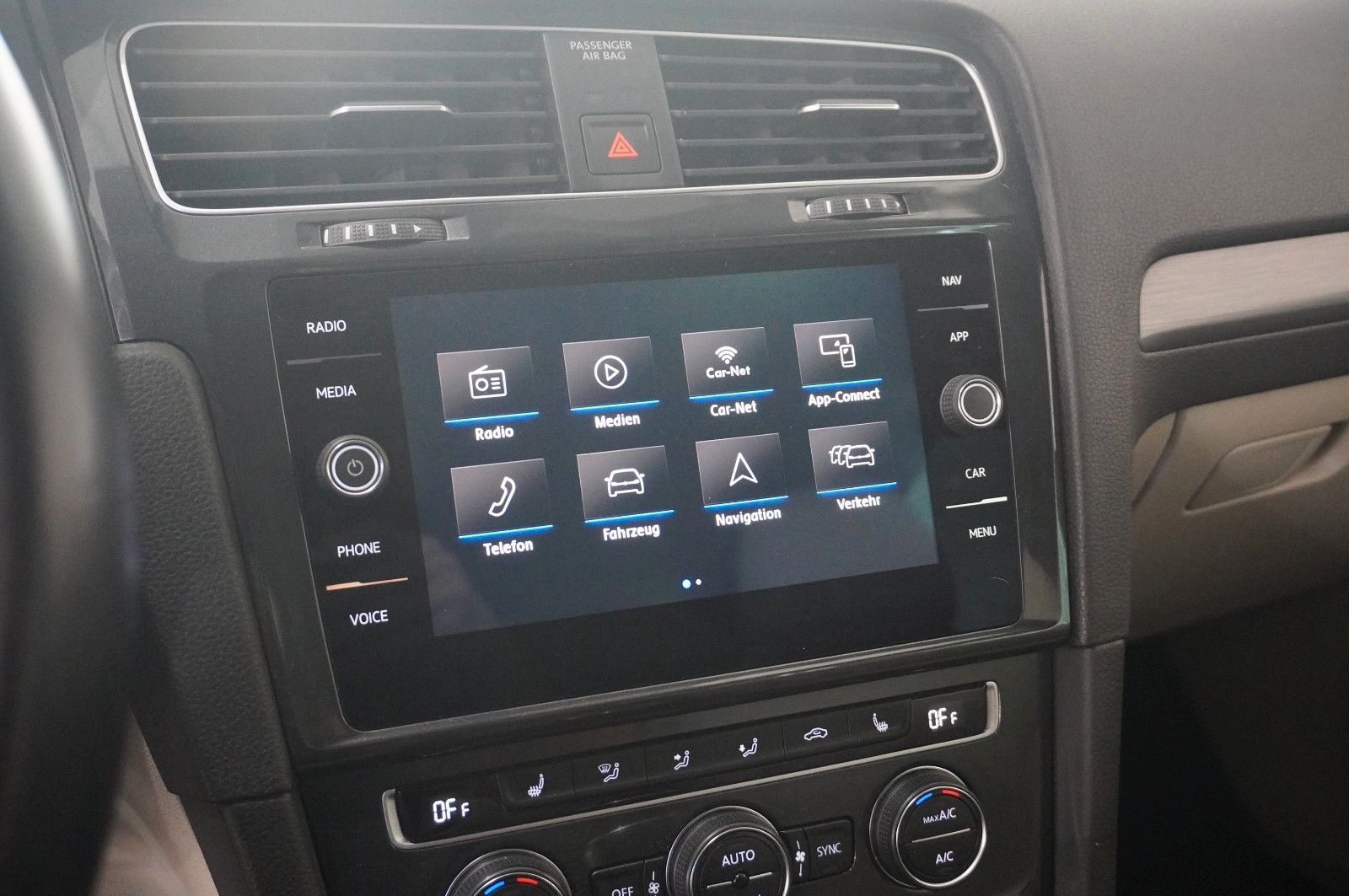 Fahrzeugabbildung Volkswagen Golf VII Vari. 1.6 TDI COMFORTL. NAVI/LED/KAMERA