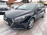 Hyundai i40 cw blue Family+ Kloma Schibidach Anhänger NV - Hyundai i40 mit Schiebedach