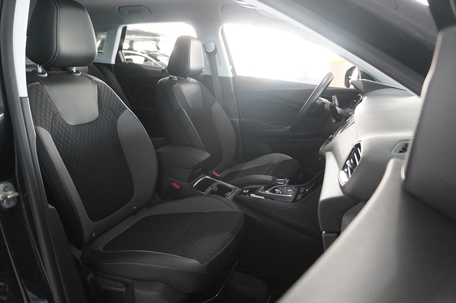 Fahrzeugabbildung Opel Grandland (X) 1.6 PHEV ULTIMATE NAVI/LED/360°/SH