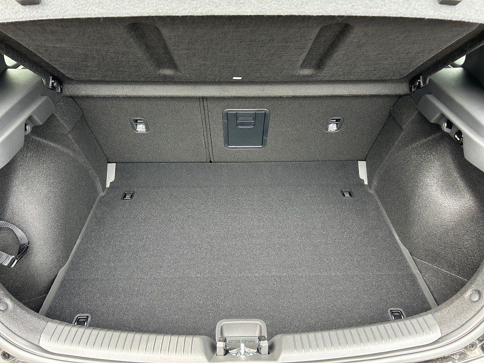 Fahrzeugabbildung Hyundai i30 MY25 1.5T 48V ADVANTAGE LED+NAV 5J-GARANTIE+