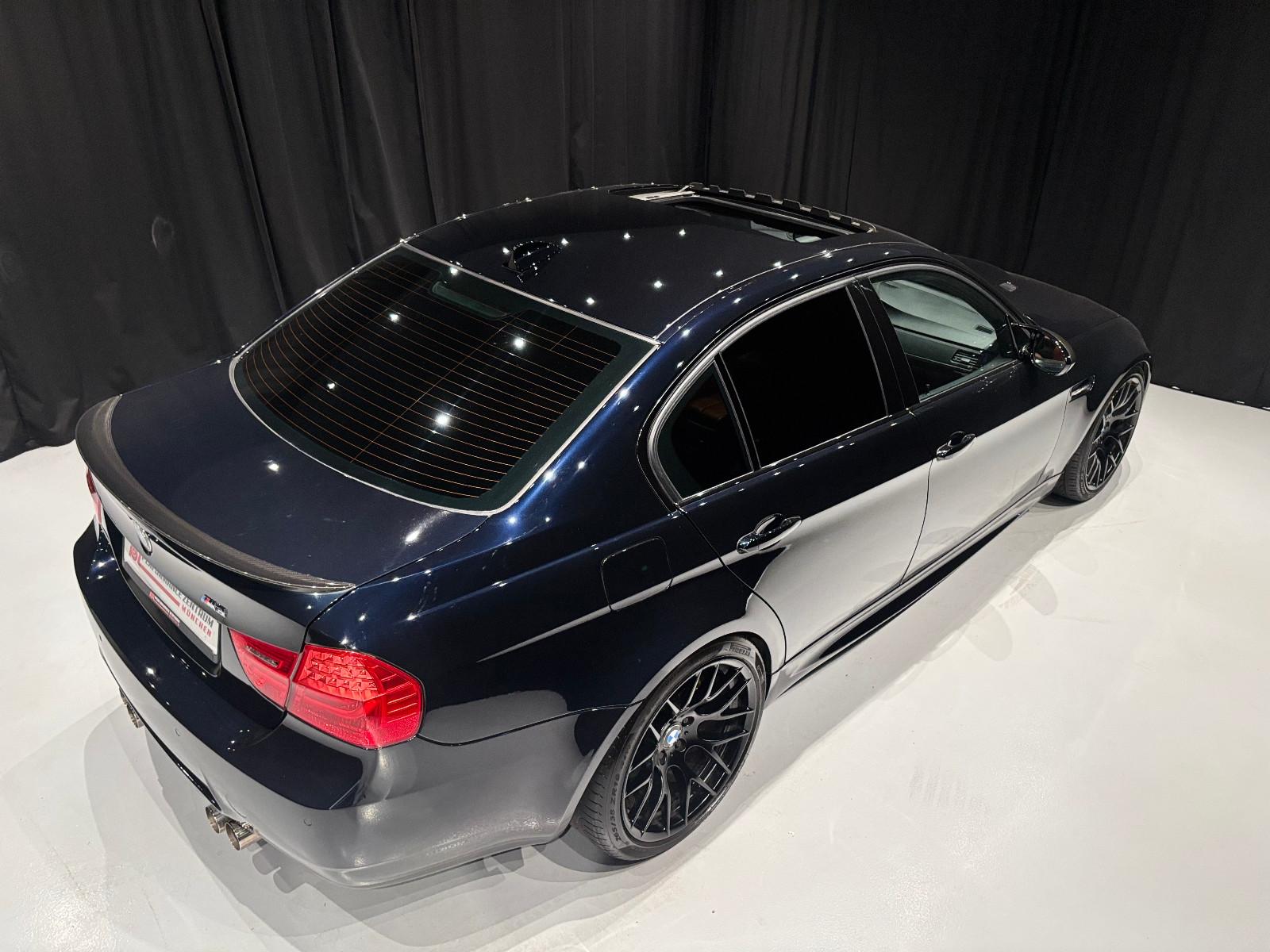 BMW M3 COMPETITION E90 4.0 V8 420ch DKG - ÉCHAPPEMENT M PERFORMANCE - CUIR NOVILLO ROUGE - AUDIO BMW INDIVIDUAL - SUSPENSION EDC - TOIT OUVRANT