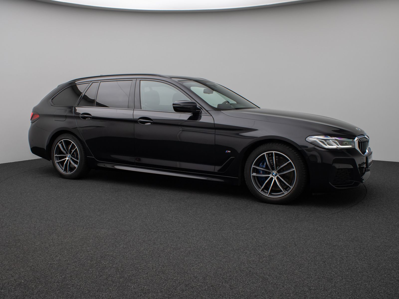 Fahrzeugabbildung BMW 530d  M Sport Panorama Kamera Laser HUD DAB HiFi