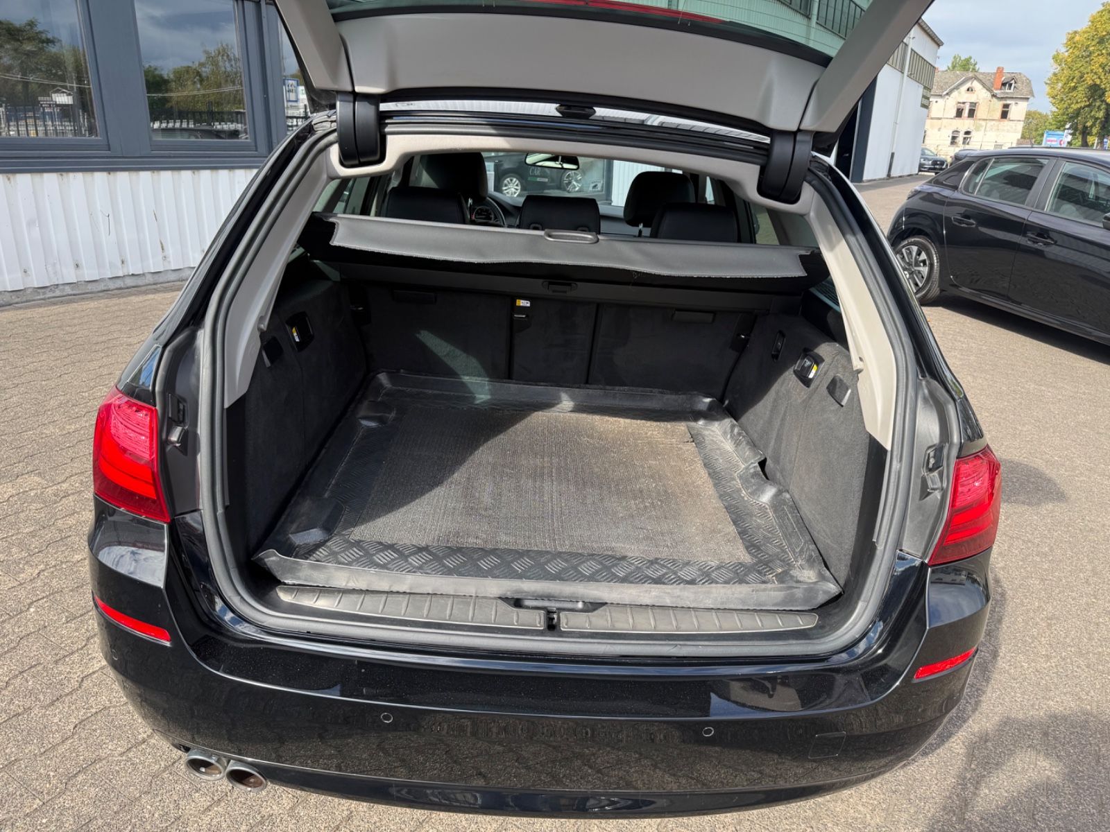 Bmw 530d xDrive Touring "Leder-Navi-Automatik" – Bild 19