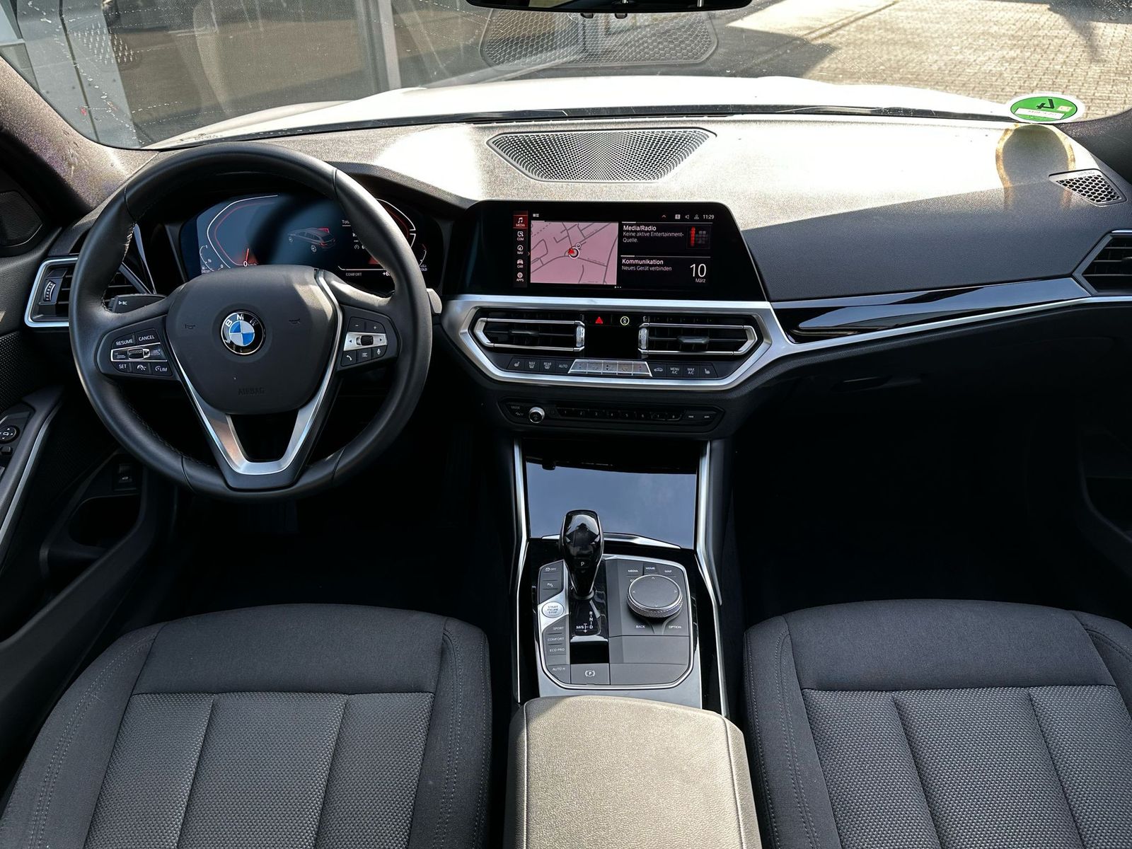 Fahrzeugabbildung BMW 318d Aut Advan Tou VIRTU+PROF+NAVI+SHZ+LED+PDC+M