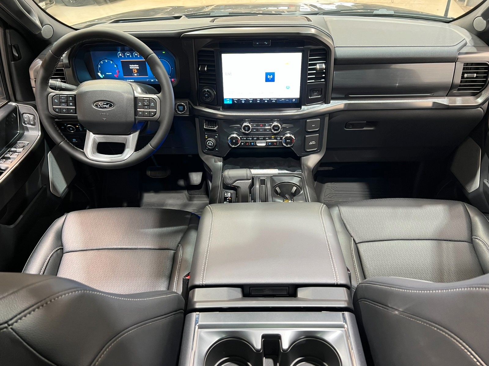 Fahrzeugabbildung Ford F-150 Lariat 5.0L V8  5,5"  MY25 * RTR UMBAU*