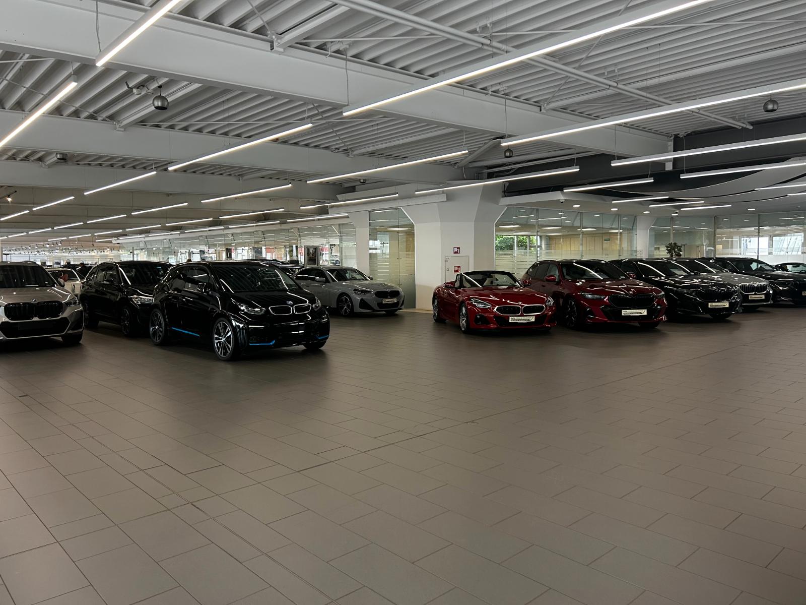 showroom-image-top
