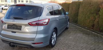 Fahrzeugabbildung Ford S-MAX Titanium
