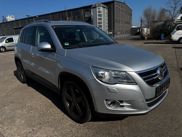 Volkswagen Tiguan,2.0 Benzin ,4 WD,Klimatronik,PDC,AHK