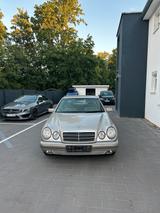 Mercedes-Benz Mercedes E220 - gebrauchte Mercedes-Benz E 220 aus dem Jahr 1997