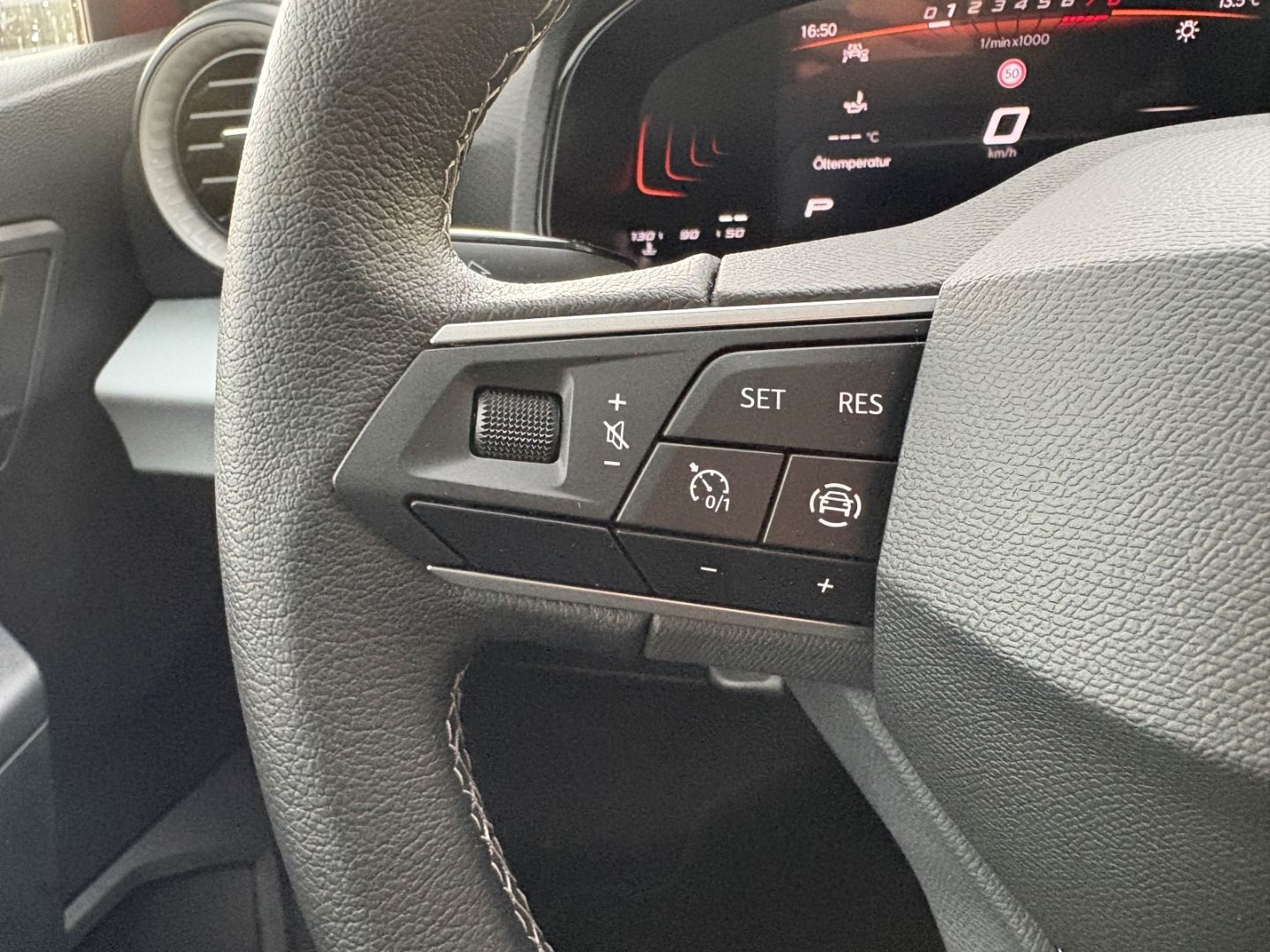 Fahrzeugabbildung SEAT Arona Style Navi Digitales Cockpit LED Sperrdif
