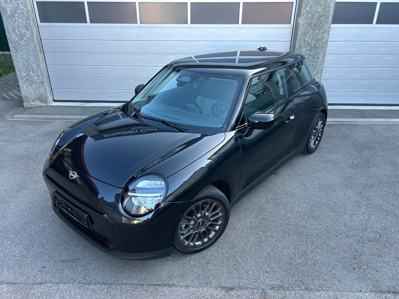 MINI Cooper E neues Modell LED Sitzheizung Parkassist imagem 3